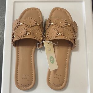 Ziva Tan Floral Slide Sandals NEW Sz.8.5